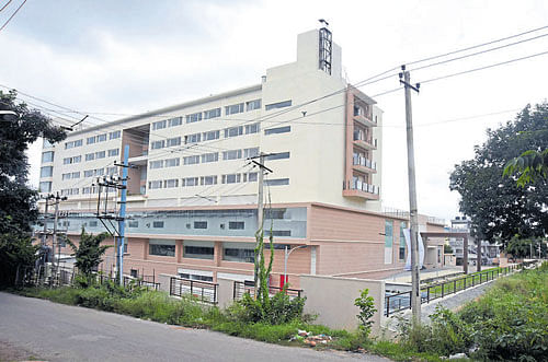 Shamanur Shivashankarappa Hospital in Rajarajeshwari  Nagar. DH PHOTO
