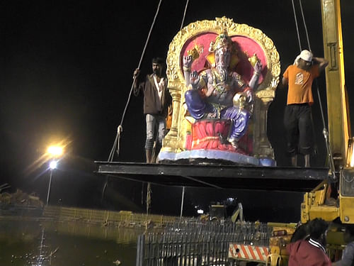 BBMP officials had set up a separate pond to sink the idols. There were cranes to lift and sink large idols. DH photo