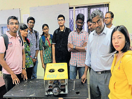 Pandian and his students with underwater robot.