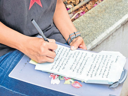 past perfect Social media is helping young people return to the traditional way of letter writing.