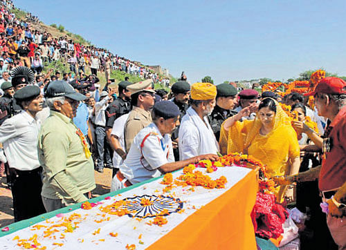Hawaldar Nimb Singh Rawat was cremated with state honours on Tuesday.