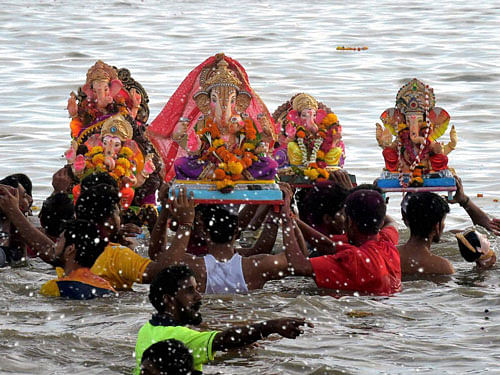 Stench from immersed idols puts off Sankey Tank walkers