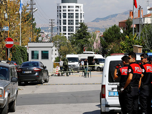 A bomb disposal expert prepares to examine a bag in front of the Israeli Embassy in Ankara, Turkey, September 21, 2016. REUTERS Photo