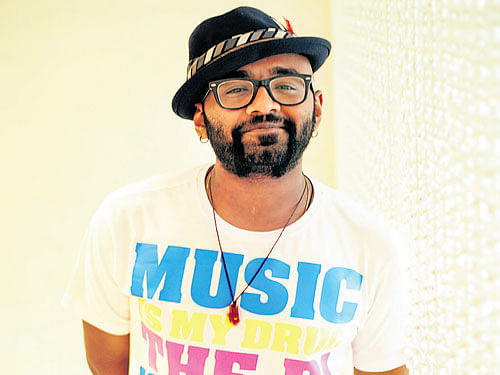 Benny Dayal is a name to be reckoned with not only in Bollywood but also in the  South Indian music industries. He is known for his songs 'Tu Meri Dost Hai' from 'Yuvvraaj', 'Daaru Desi' from 'Cocktail', 'Badtameez Dil' from 'Yeh Jawaani Hai Deewani' and 'Premika' from 'Dilwale'. He is also dabbling in the Gujarati music industry with an upcoming untitled film project. Being multilingual, he can also write and sing in Spanish and Arabic. An ardent follower of Buddhism, he credits his discipline to the religion.  He has collaborated with Akriti Kakkar for 'Batti Gul'. He will also be lending his voice to the title track of the upcoming movie 'Befikre'.