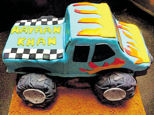 QUIRKY&#8200;THEMES A truck shaped cake baked by Vaishali.