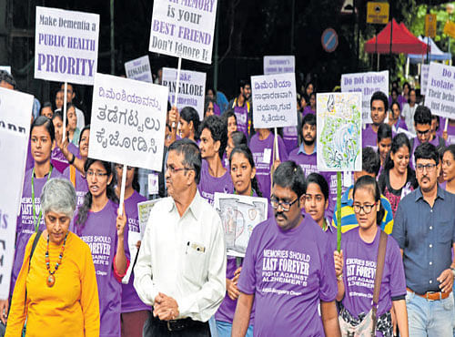People participate in a memory walk as part of the World Alzheimer's Day programme organised by Alzheimer's and Related Disorders Society of India at Cubbon Park in Bengaluru on Sunday. DH PHOTO