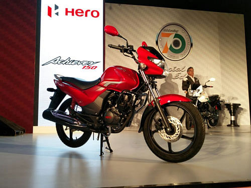 The variant with drum brakes is priced at Rs 61,800 while the one with disc brakes is at Rs 62,800. Twitter image