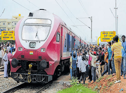 The Bengaluru-Kolar passenger train halts at the newly inaugurated Hoodi railway station on the outskirts of the city on Thursday. DH PHOTO