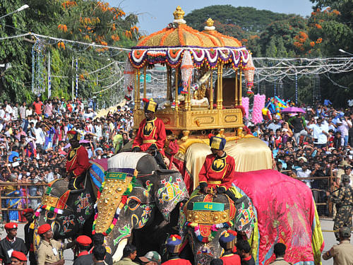 The golden howdah belongs to the Wodeyar family, the erstwhile rulers of the princely Mysuru state. DH Photo.