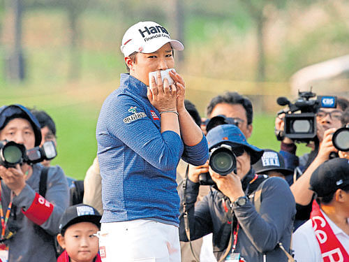 pioneer Pak Se-ri struggles to hide her emotions during her retirement ceremony last week. Pak inspired a whole generation to take up golf in South Korea, with many of them going on to make a mark in the sport internationally. AFP