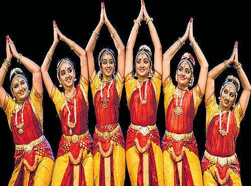 Students of Bharathanjali perform at Nitya Nritya festival