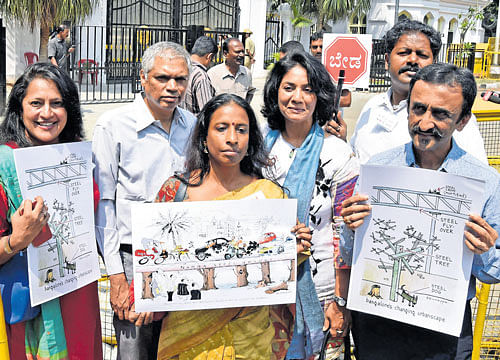 Members of Citizens for Bengaluru hold placards in front of Raj Bhavan after submitting a memorandum to Governor Vajubhai Vala in Bengaluru on Friday. Tara Krishnaswamy, Prakash Belawadi, Bimal Desai, Priya Rajagopal and others are seen. DH PHOTO