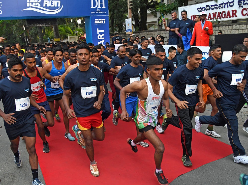 Participants at the Bengaluru City 10K community run in Indiranagar on Sunday. DH PhotoS