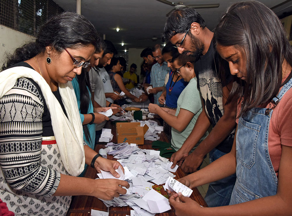 Volunteers count the votes against the steel flyover at a public consultation organised by Citizens for Bengaluru at  Rotary House of Friendship on Sunday. DH Photo