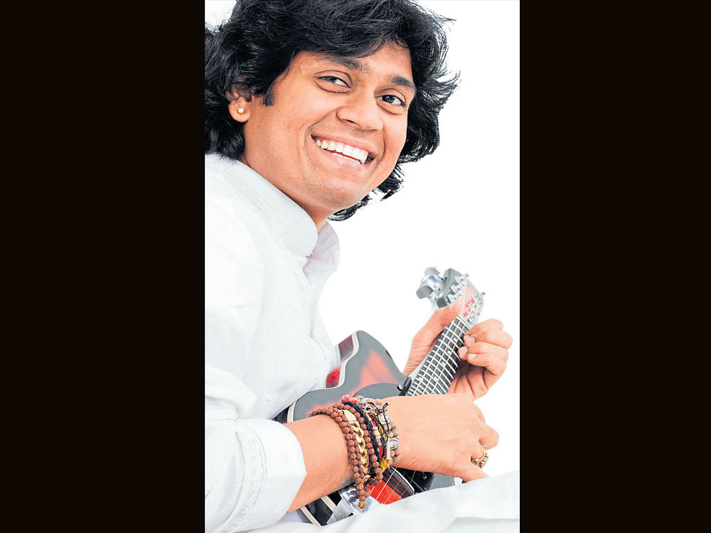 The brother of the legendary Mandolin U Shrinivas, U Rajesh has also given concerts in Australia, the Middle-East, America and Europe.