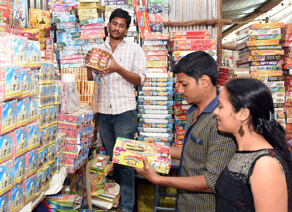 In a recent survey conducted by the Associated Chambers of Commerce and Industry of India (Assocham), traders attributed poor sales mainly to anti-firecracker campaigns. DH Photo