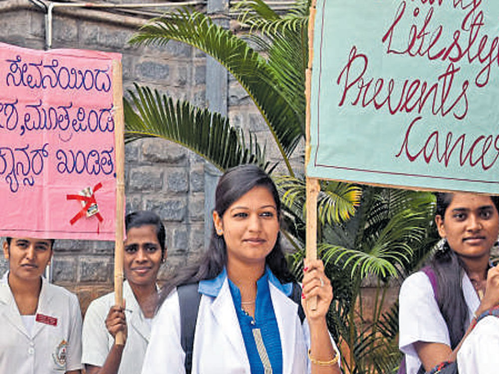 Nursing students take out a rally to mark 'National Cancer Awareness Day' in Bengaluru on Monday. DH PHOTO