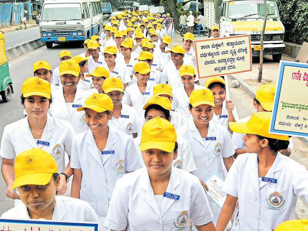 Health care staff take out an awareness rally on 17th World Sight Day, jointly organised by the Health and Family Welfare Department, Medical Education Department and Lions Club in Bengaluru on Monday. dh photo