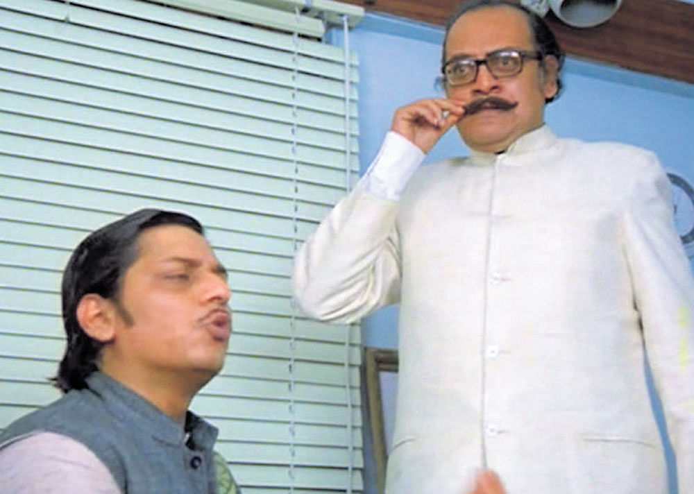 Amol Palekar and Utpal Dutt in Golmaal, a Hindi film directed by Hrishikesh Mukherjee.