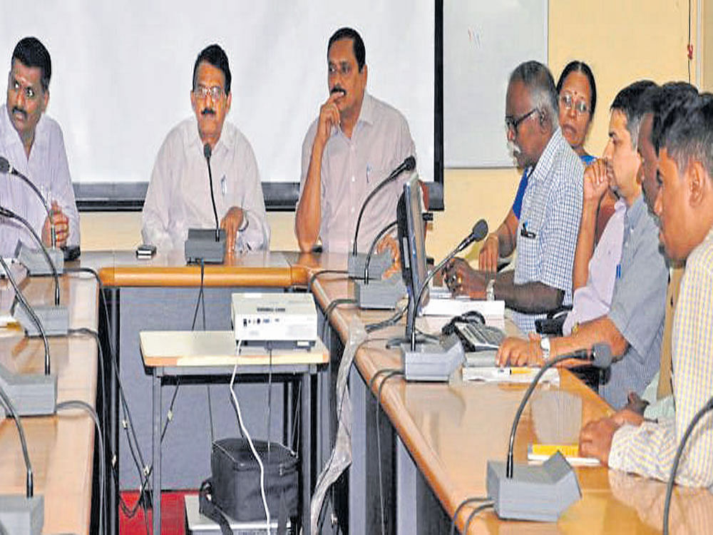 The members of the State Council for Education Research and Training team from Chennai interact with D G Rao, Director of Central Institute of Indian Languages in Mysuru recently.