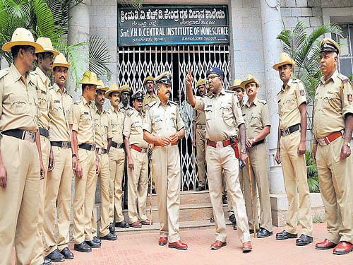 Police personnel across the city have been directed to intensify patrolling to make sure the law and order is not disturbed. A tight vigil has been kept in areas with high Tamil-speaking population, a senior police officer said. DH file photo