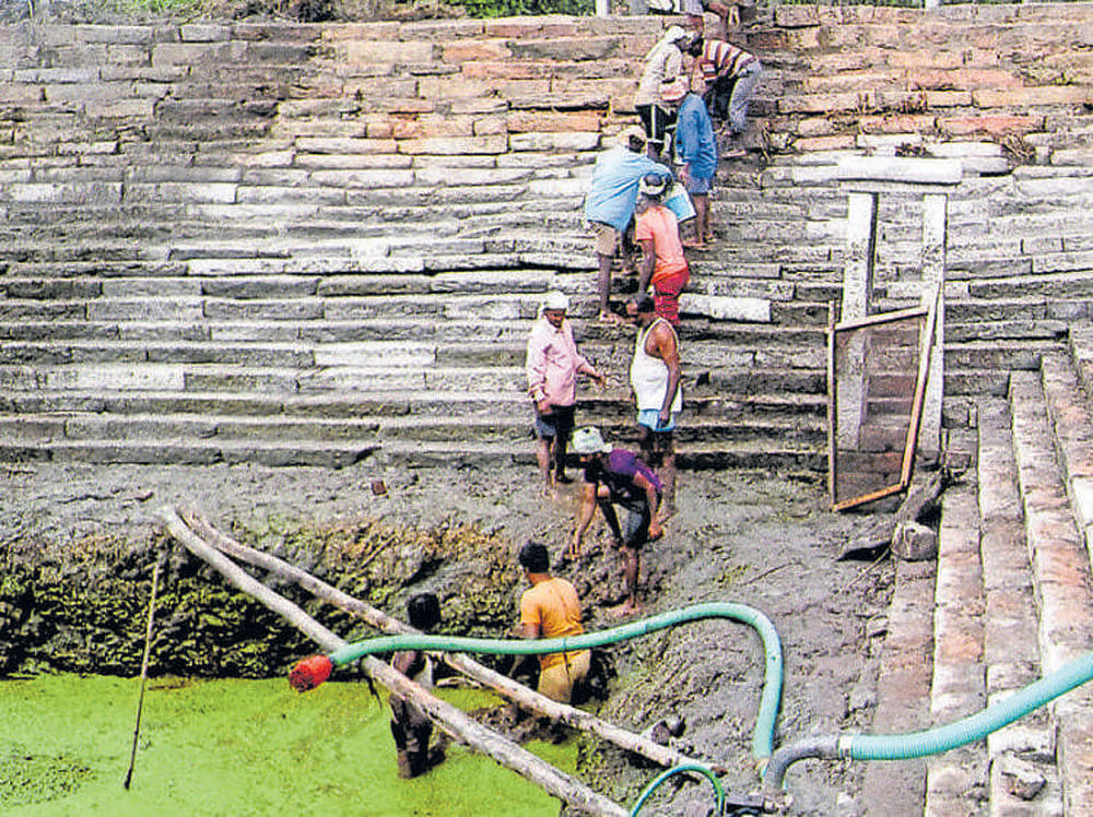 brimming with water Volunteers clean a 'kalyani' in Mandya district;PHOTO BY AUTHOR