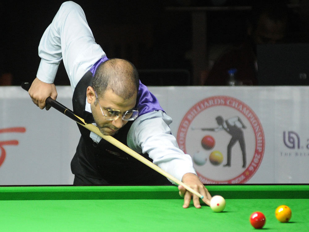 Sourav Kothari of India in action on the 3rd days play in the IBSF World Billiards Championship 2016 at KSBA in Bengaluru on Wednesday. DH Photo.