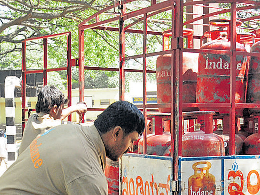Three LPG firms - Indian Oil, BPCL and HPCL - have placed  orders for 10,000 PoS and 3,000 im-PoS machinesto help customers overcome problems of change. DH File Photo