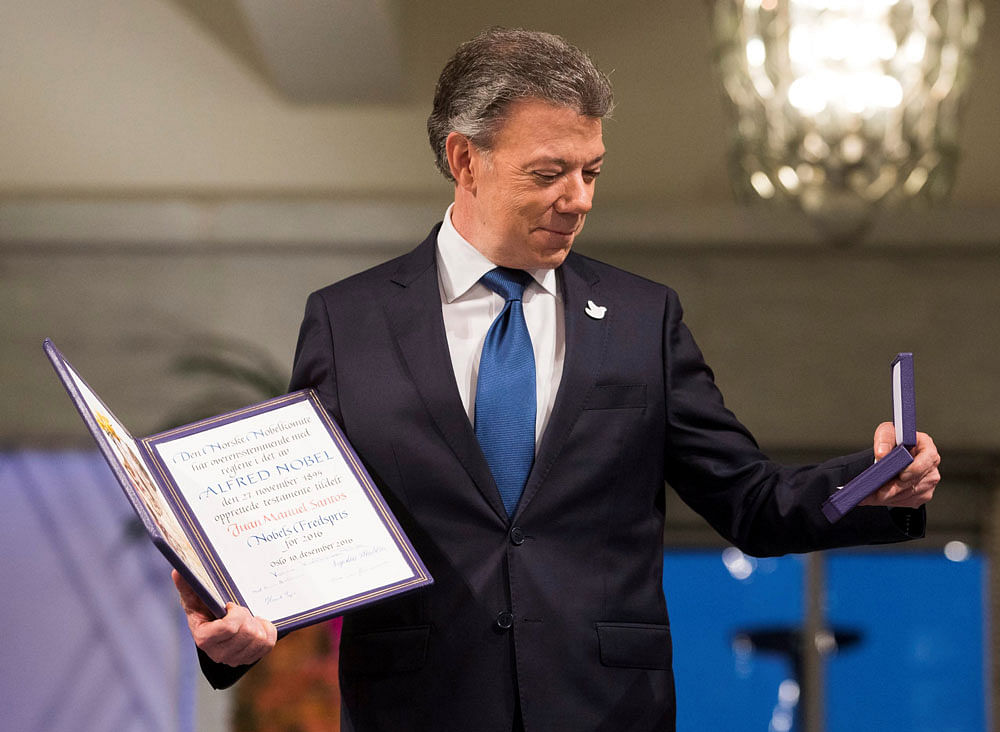 Nobel Peace Prize laureate Colombian President Juan Manuel Santos poses with the medal and diploma during the Peace Prize awarding ceremony at the City Hall in Oslo, Norway December 10, 2016. NTB Scanpix/Haakon Mosvold Larsen/via REUTERS