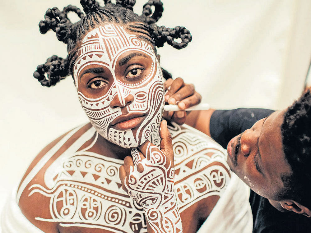 creative Laolu Senbanjo paints on the face of Danielle Brooks, an actress, at his studio in New York. Photo by Sasha Arutyunova/nyt