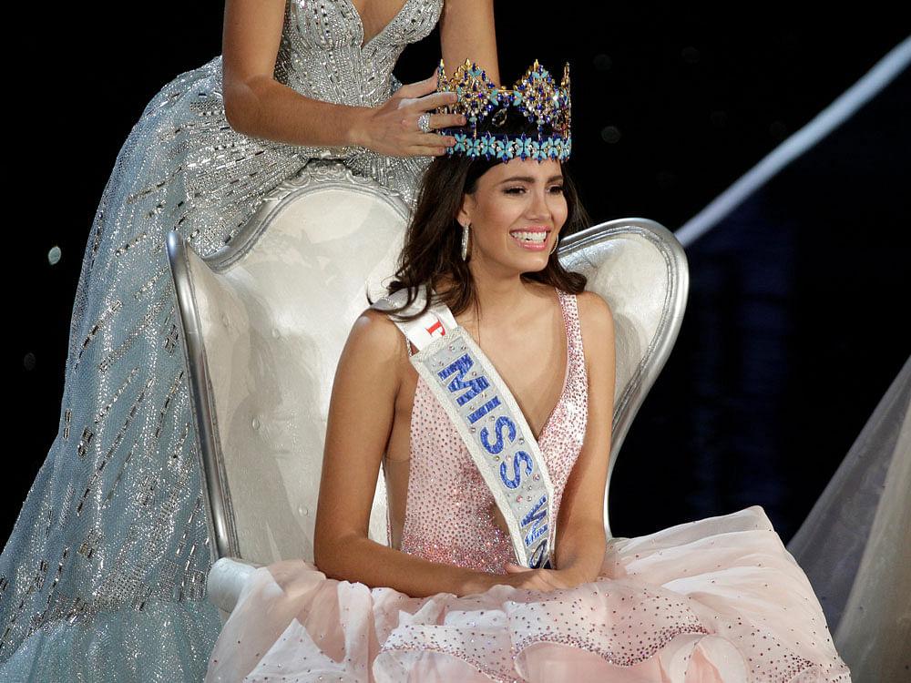 Miss Puerto Rico Stephanie Del Valle is crowned after winning the Miss World 2016 Competition in Oxen Hill, Maryland, U.S., December 18, 2016. REUTERS