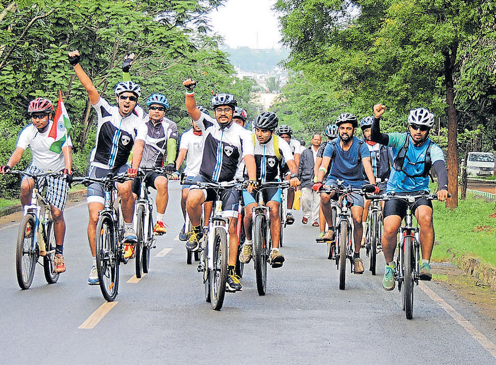 The jubilant riders of Hubballi Bicycle Club.