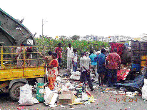 Public Affairs Centre (PAC) has undertaken a 'Research to Action' study to ensure efficient collection of garbage in the city. It has developed a mobile platform 'PAC Waste Tracker' to capture experiences of citizens during garbage collection. DH file photo