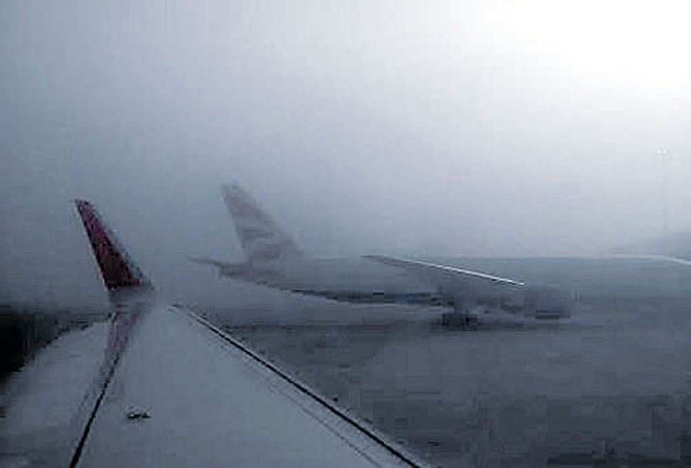 Near-zero visibility disrupted 78 departures and eight  arrivals at the Kempegowda International Airport on Sunday morning. DH PHOTO