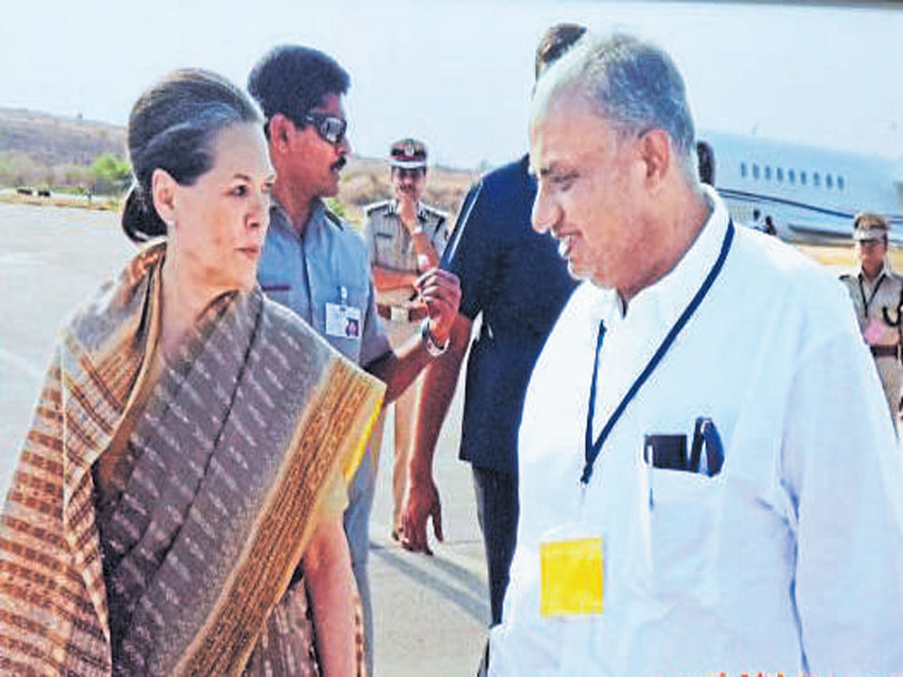 A file photo of H S Mahadeva Prasad with Congress president Sonia Gandhi.
