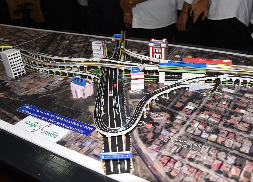 Model of upcoming Road Cum Rail Flyover at Silk board junction, towards HSR Layout and Electronic City, displayed at BMRCL Office in Bnengaluru on Thursday. DH Photo/ B H Shivakumar