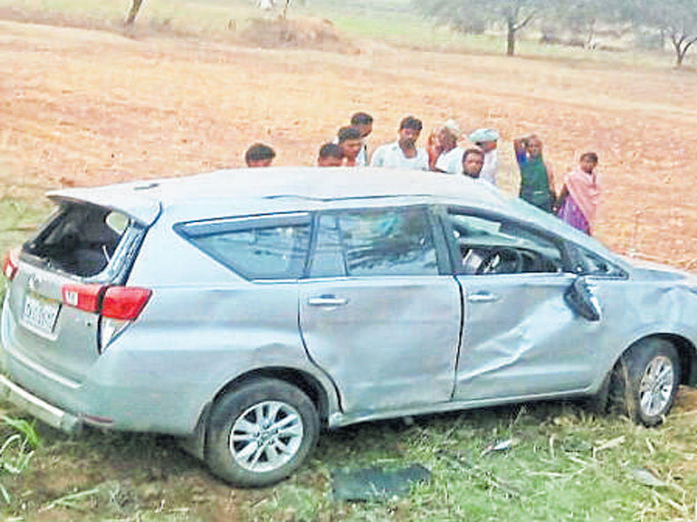 The car of Water Resources Minister M&#8200;B&#8200;Patil which  toppled near Halageri in Badami taluk of Bagalkot  district on Friday. DH Photo