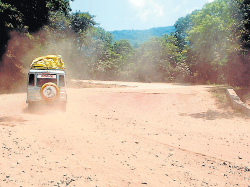 Movement of vehicles on the ghat stretch is not possible during rainy season if the work is not completed by June-end. DH File Photo.