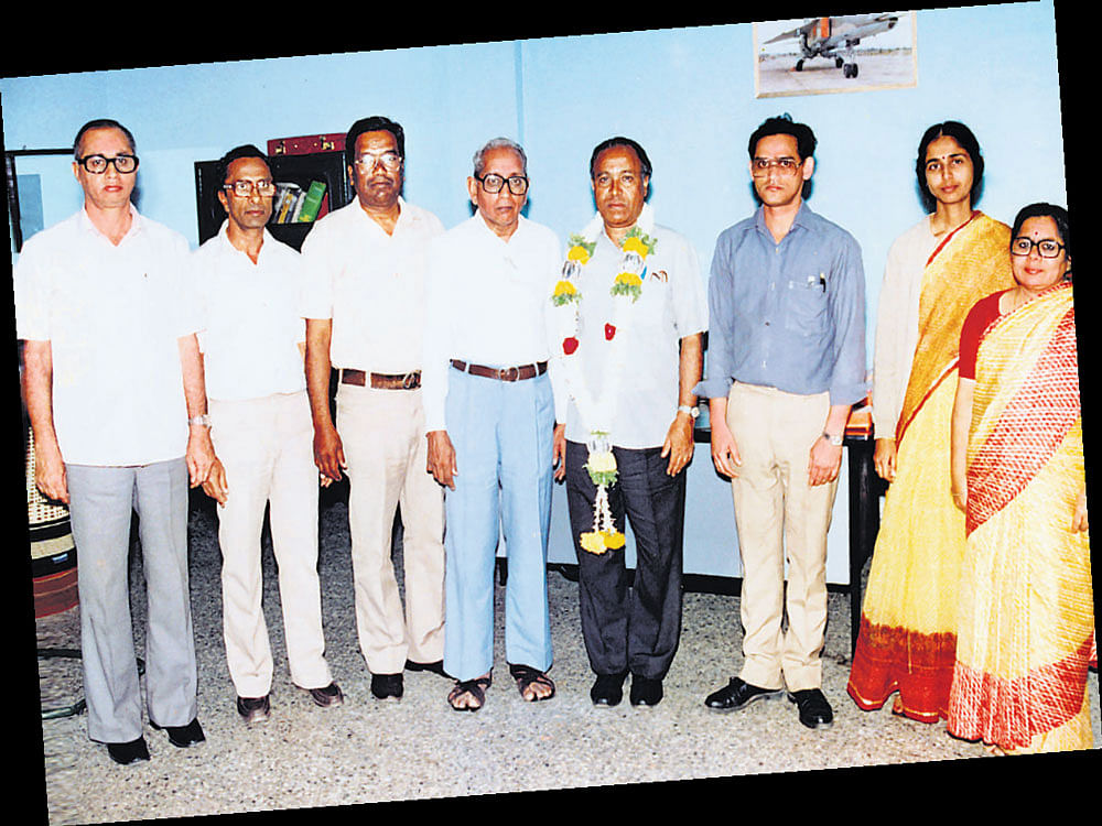(From left) Srinivas, Dwaraki, Aziz Khan, Ramamirtam, the author, Ramakrishna Joshi,  personnel officer and Srimathi.