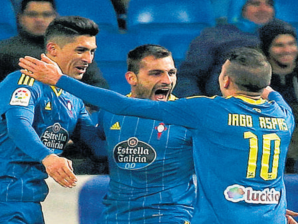 Celta Vigo's Jonny Castro (centre) celebrates with team-mates after scoring against Real&#8200;Madrid.