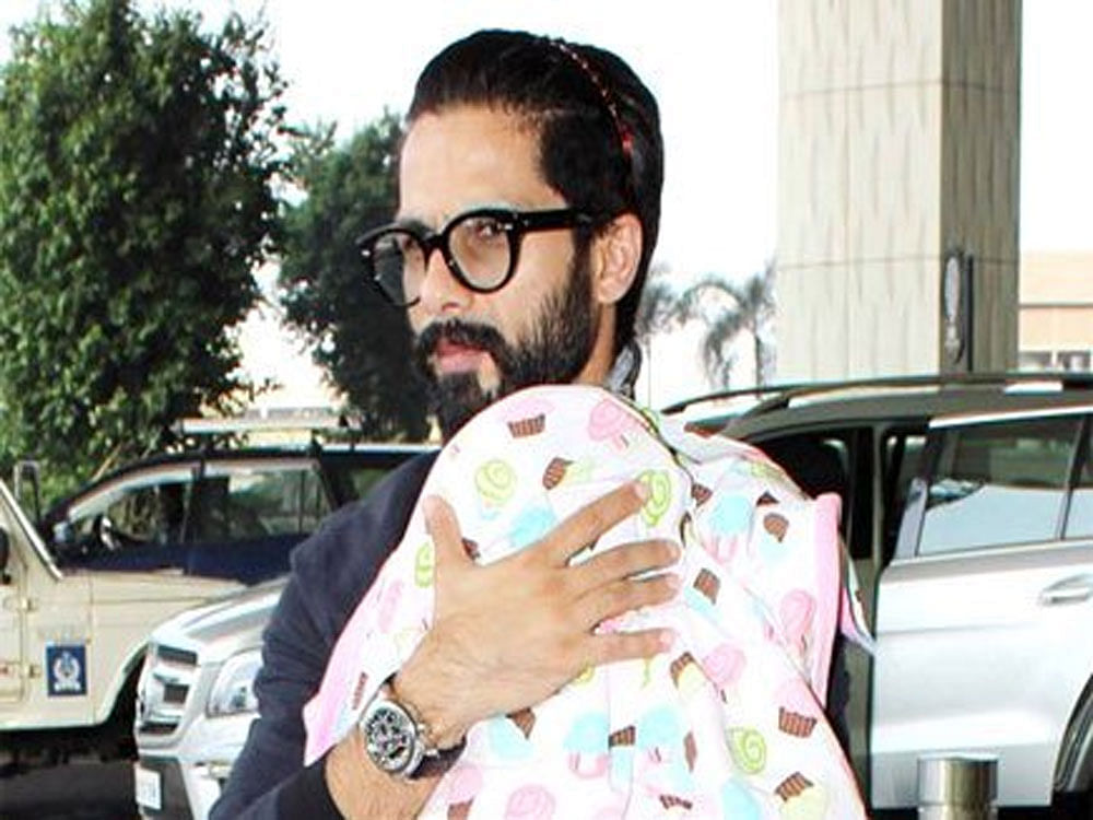 Actor Shahid Kapoor with his daughter Misha. Picture courtesy Twitter