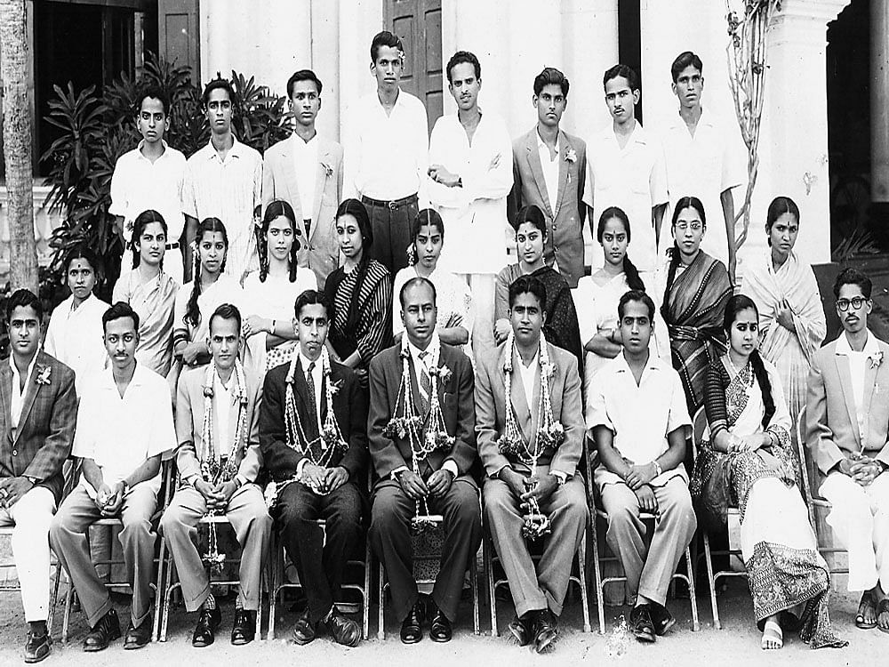 (Sitting, bottom row, from left) Siddappa, Dr Kanakaraj, Venkata Subbaiah, Dr Appaswamy Rao, Dr Rajashekara Shetty,  Dr Bolegowda, Sadashiva, Shantha and the author.  (Standing, middle row) Vasantha (second), Leela, Dildar, Nagamma, Manonmani, Sreedevi, K A Usha Kumari and Maimona (ninth).  (Standing, top row) Chandrashekar Murthy, Singh, Abdul Rehman, Muniyappa, Siddaveere Gowda, Sanjeevaiah and Dr Madwaraj (seventh).