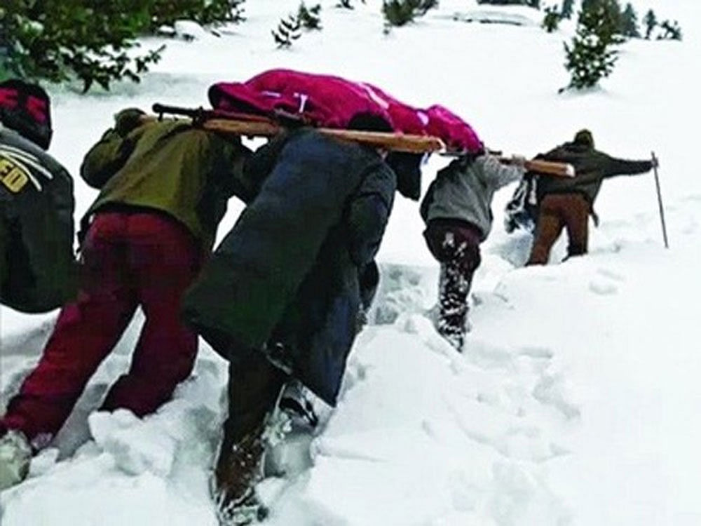 However, on Thursday morning, Khan and his relatives gave up hope of receiving help from the government. Khan then decided to carry the body on a stretcher and cross snowbound Sadhna Pass, located 10,700 feet above sea level, by foot. File photo