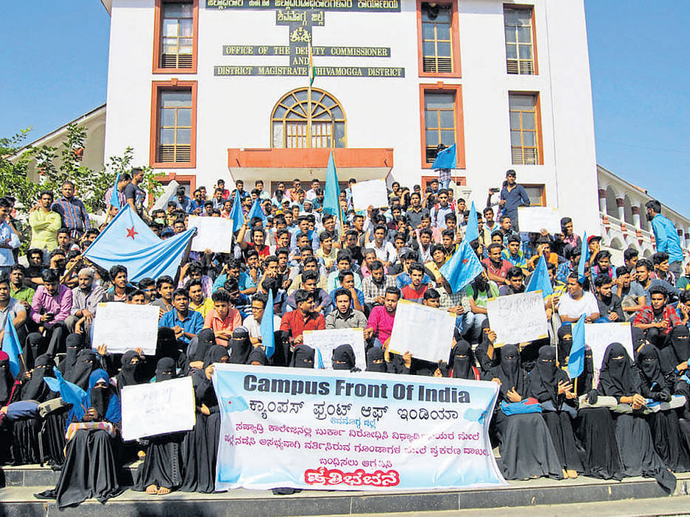 Muslim students under the aegis of Campus Front of India stage a protest on the premises of the deputy commissioner's office in Shivamogga on Saturday, urging Kuvempu University not to make the dress code mandatory. DH PHOTO