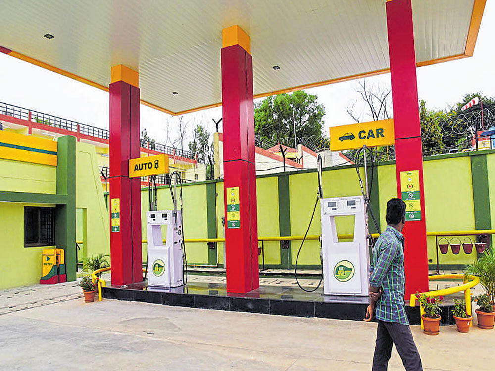 Though Gail Gas Ltd, a Government of India undertaking, commissioned CNG refilling station near Beggars' Colony, off Magadi Road, about three months ago, CNG kit-installation centres were not available. DH&#8200;File Photo