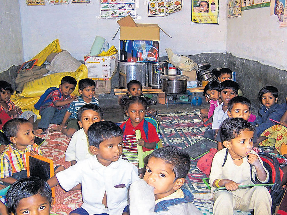 The percentage of three-year-old children enrolled in anganwadis dropped from 89.9% in 2014 to 71.3 % in 2016. Similar trends are seen for children aged four as well, according to the ASER study. DH&#8200;File Photo