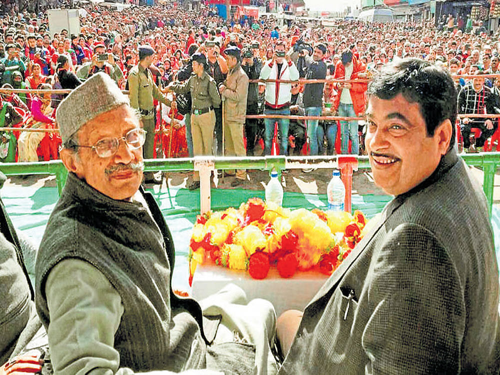 Union minister and BJP leader Nitin Gadkari with party leader B C Khanduri at a public meeting in Gopeshwar in  Uttarakhand on Tuesday. PTI