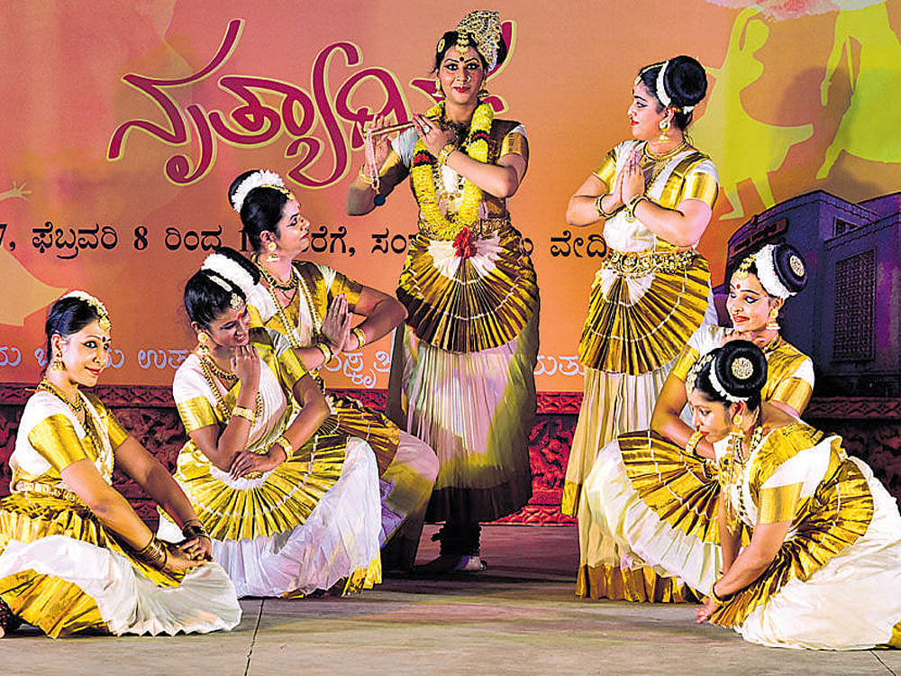 Artistes perform a dance at the golden jubilee celebrations of Ravindra Kalakshetra on Wednesady. DH&#8200;photo