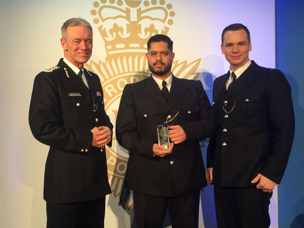 Shand Panesar, along with colleague Craig Nicholson, won the Total Excellence in Policing Awards at the annual ceremony last week for rescuing a couple from a burning building. Courtesy: Twitter