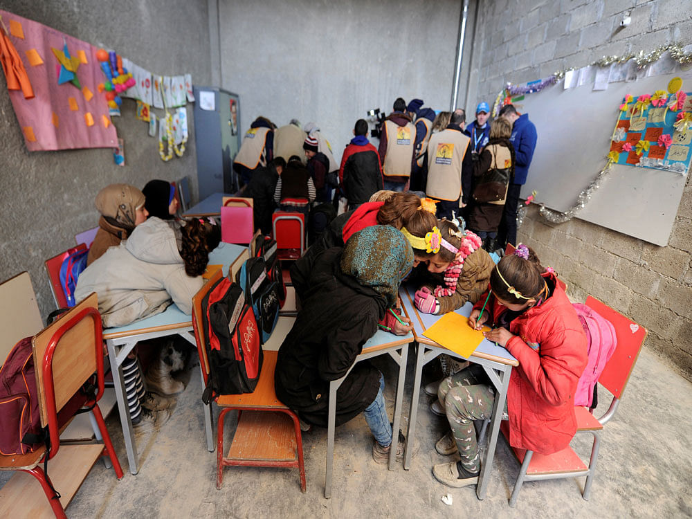 Students sit inside a classroom in Aleppo's Jibreen shelter, Syria.  REUTERS photo